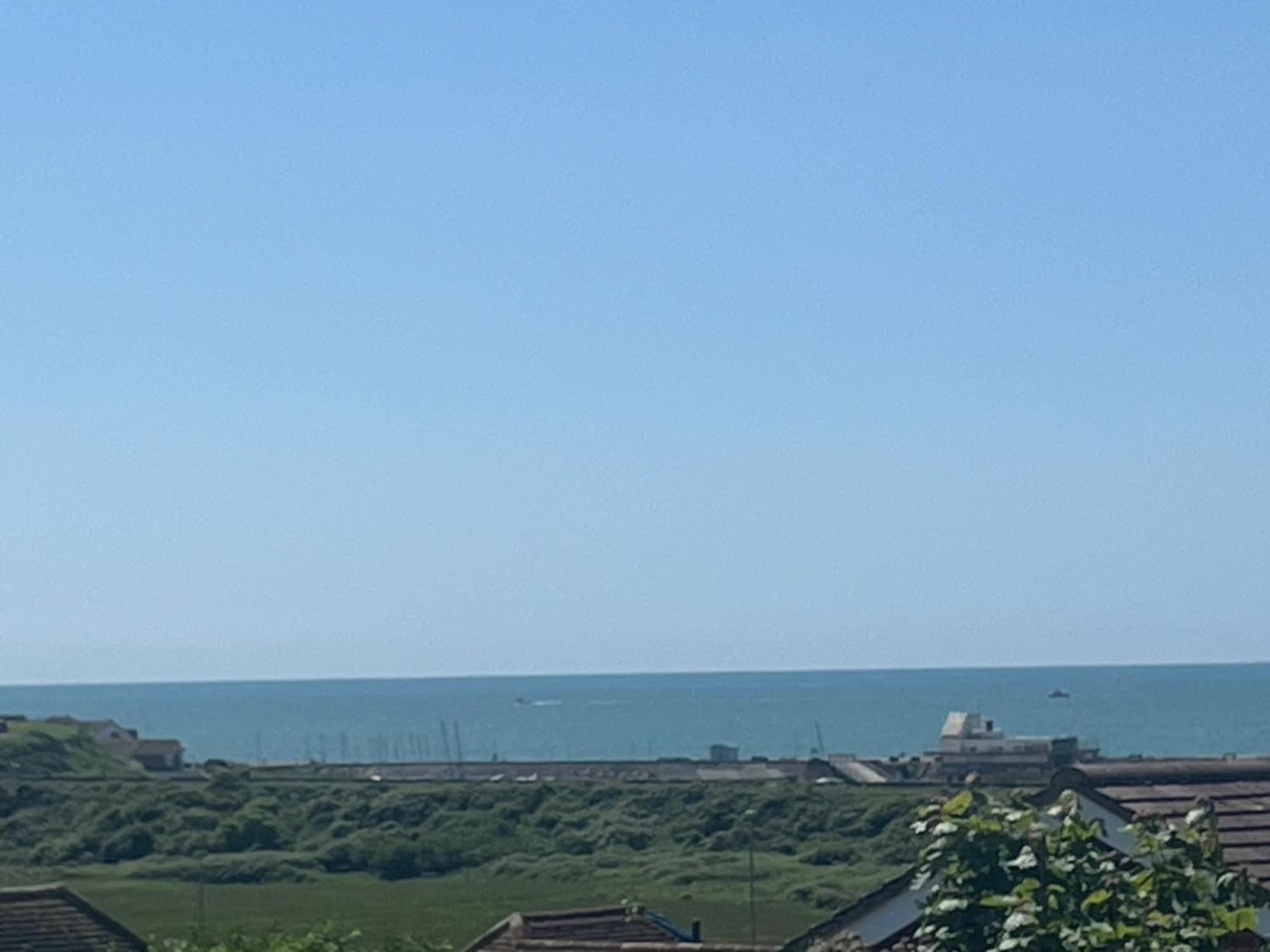 Spacious Studio Cabin With Sea/ Downs Views Sole Use Of Hottub In Seaford Exterior foto